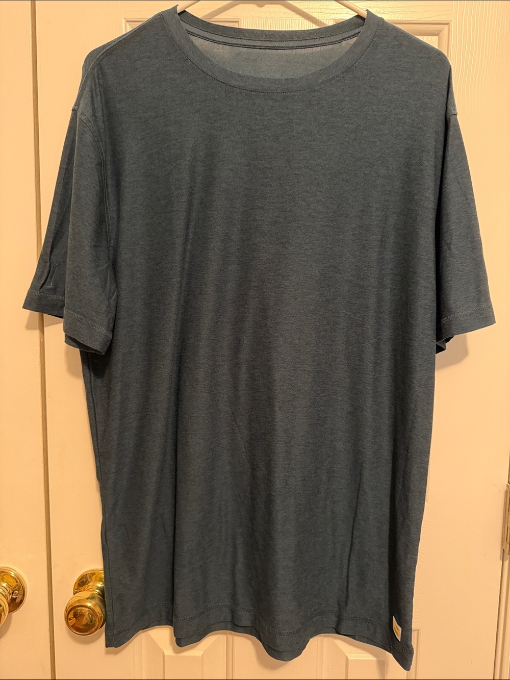 Vuori Short Sleeve Crew Tee in Slate Blue